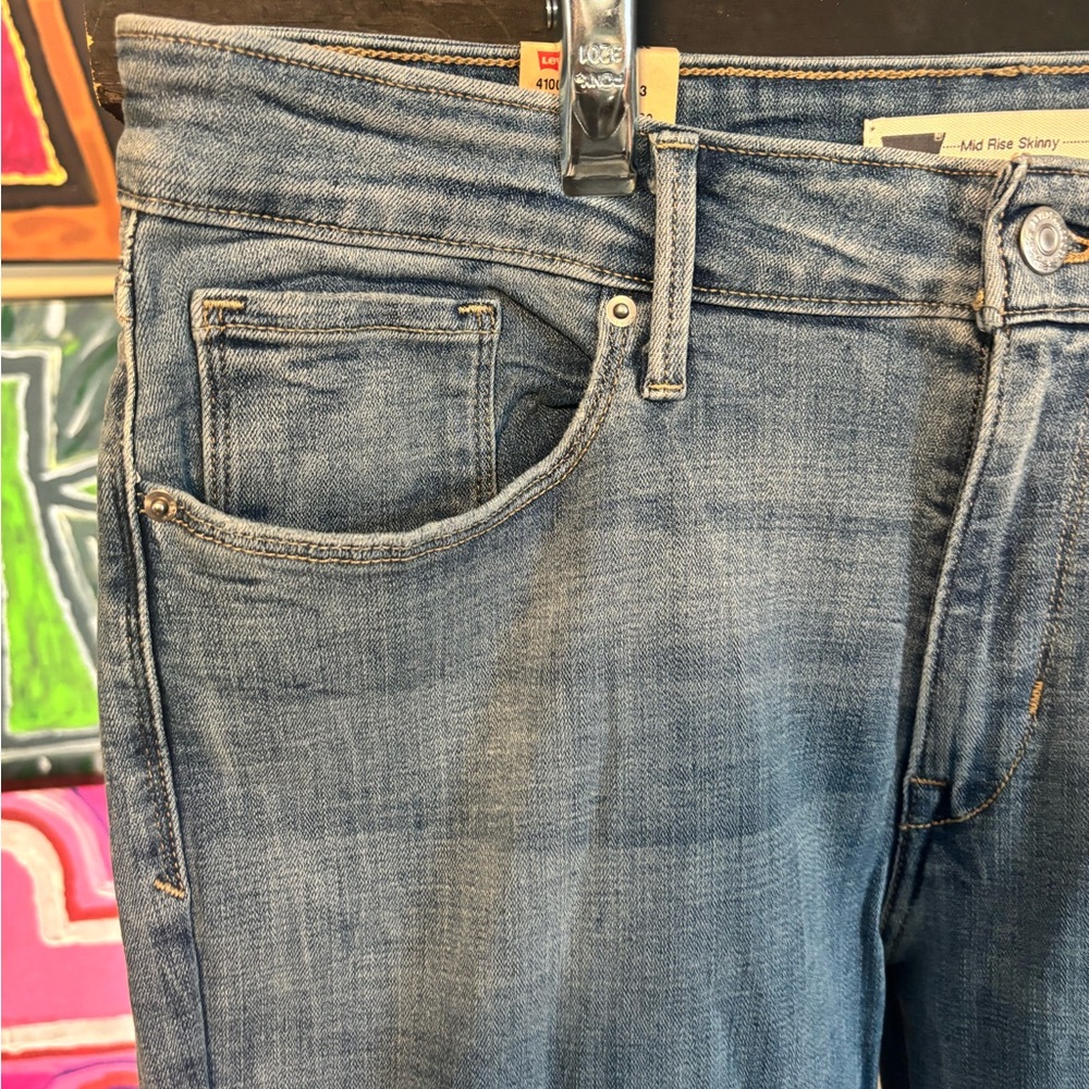 Levi's Classic Blue Straight Leg Women's mid rise skinny Mom Jeans - Picture 10 of 16
